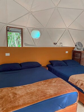 1 bedroom, desk, travel crib, WiFi