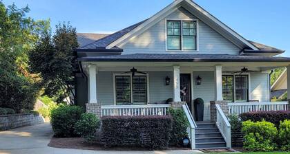 DAWG House in Five Points Athens close to stadium all venues 3-bedroom/4 baths!