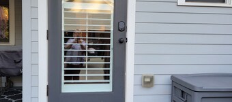 DAWG House in Five Points Athens close to stadium all venues 3-bedroom/4 baths!