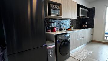 Refrigerador, microondas, horno y parrilla de estufa