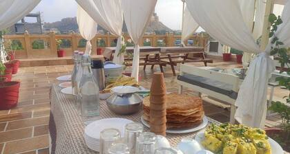 Cozy apartment with for view ac ,WiFi and well equipped bathrom and amazing host