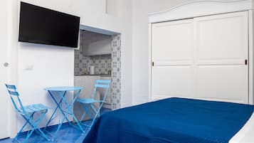 1 bedroom, down duvets, travel cot, free WiFi