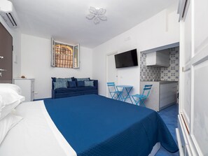 1 bedroom, down duvets, travel cot, free WiFi - Camilla House Positano (Positano)