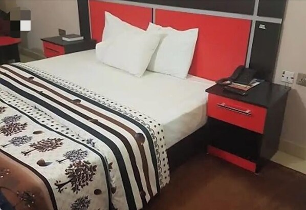 ベーシック ルーム バルコニー シティビュー | デスク、ノートパソコン用作業スペース、WiFi (無料)