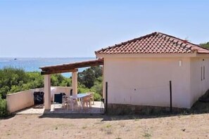 Outdoor dining - Mini-villa Chardons, Mini-villa 46 m2 au bord de mer (Olmeto)