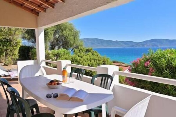 Outdoor dining - Mini-villa Les Oliviers 62m2 detached (Olmeto)