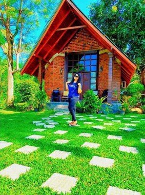 Desk - Gagees Lake View Cabana (tangalle)