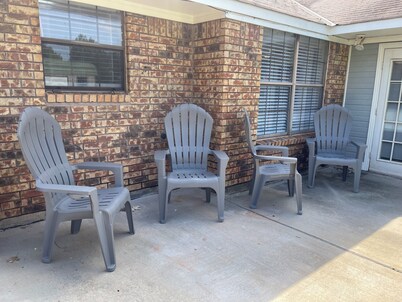 Charming 3-bedroom with sunroom house in Bossier City with AC, WiFi