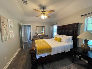 3 bedrooms, iron/ironing board, WiFi, bed sheets