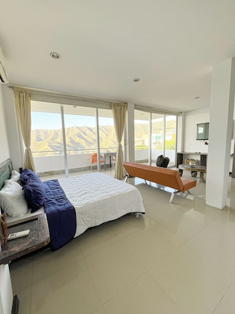 Deluxe-Studiosuite | Kostenloses WLAN, Bettwäsche. HOTEL TNT MIRADOR