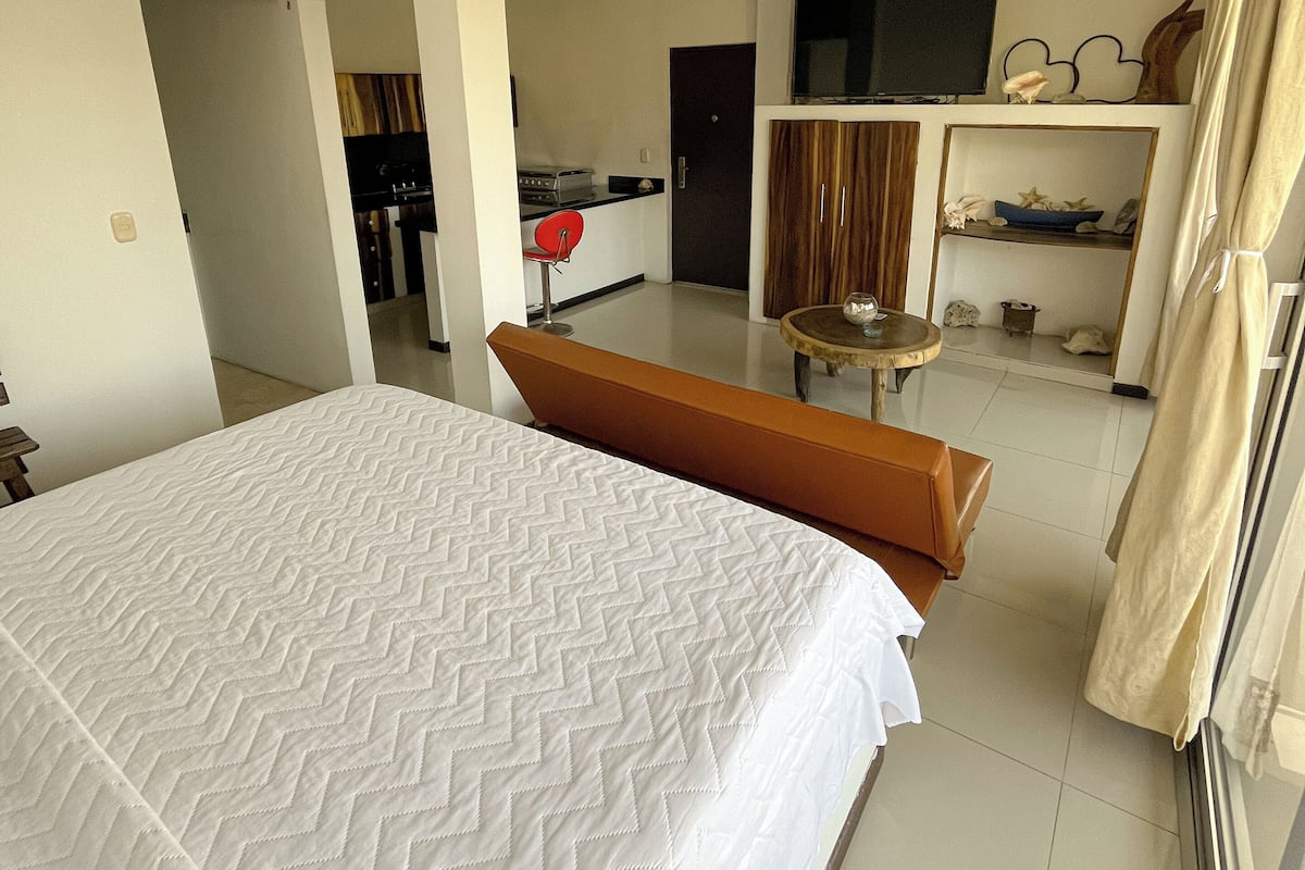 Exclusive Studio Suite | Free WiFi, bed sheets