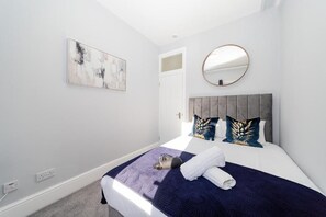 1 slaapkamer, een strijkplank/strijkijzer, gratis wifi, beddengoed