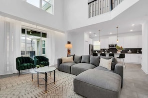 Smart TV - Storey Lake 5BD/5BA Home W/Private Pool (Kissimmee)