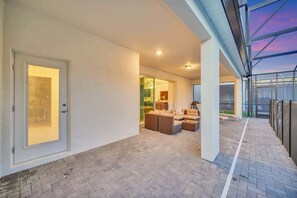 Terrace/patio - Beautiful 10 bed home with private pool & spa (Davenport)