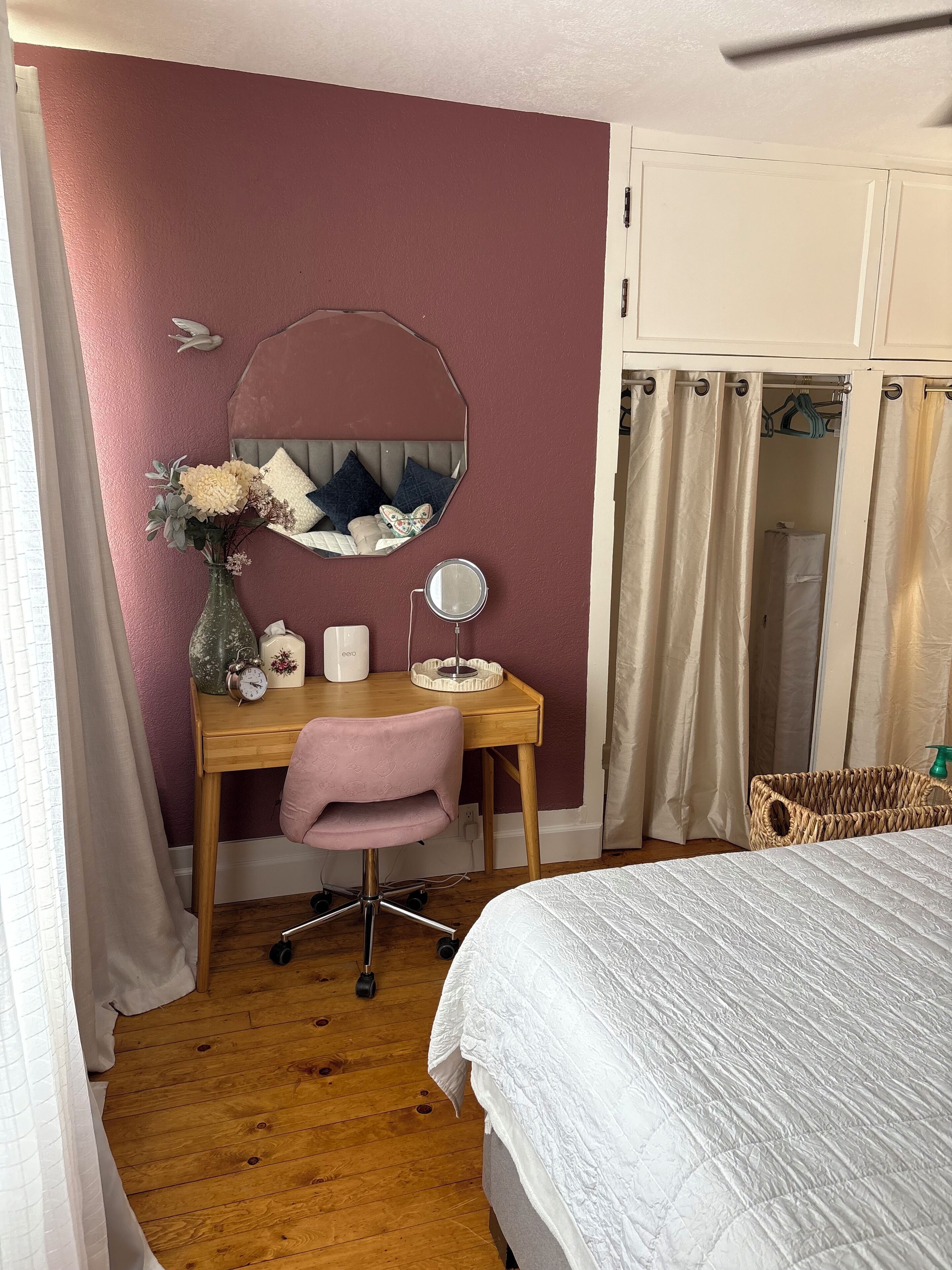 1 Schlafzimmer, Schreibtisch, Bügeleisen/Bügelbrett, Reisekinderbett