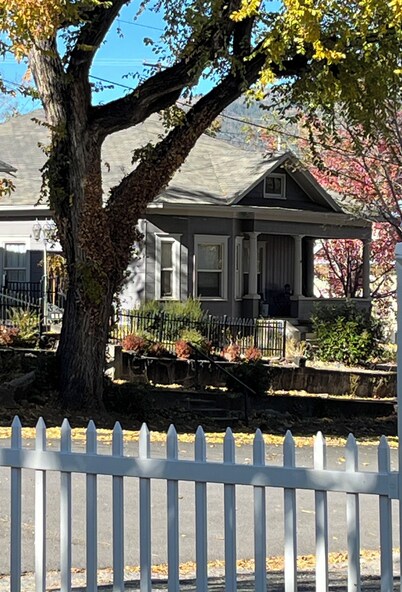 Charming 1-bedroom upper unit.  Renovated home walking distance to shops & eats