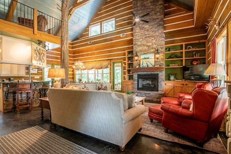 TV. The CPL, 3BR Oxford Retreat by Velvet Ditch Villas