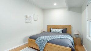 4 bedrooms, bed sheets - Coastal Trio-Coral Villa 1 (Huskisson)