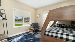 4 bedrooms, bed sheets - Coastal Trio-Coral Villa 1 (Huskisson)