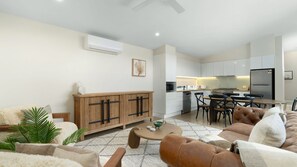 Smart TV - Coastal Trio- Huskisson Villas (Huskisson)