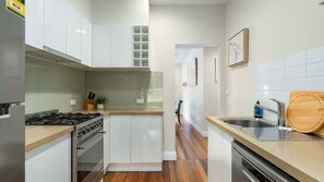 Fridge, microwave, oven, stovetop - Coastal Trio- Huskisson Villas (Huskisson)