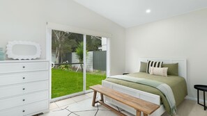 6 bedrooms, iron/ironing board, bed sheets - Coastal Trio- Huskisson Villas (Huskisson)