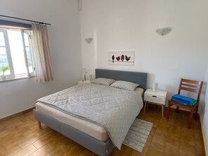 1 bedroom, travel cot, free WiFi, bed sheets - Ruhiges Traditionelles Portugiesisches Anwesen nur 10 min von Lagos und Strand (Bensafrim)