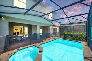 Pool - Stylish Family Villa with Game Room & Pool (Kissimmee)