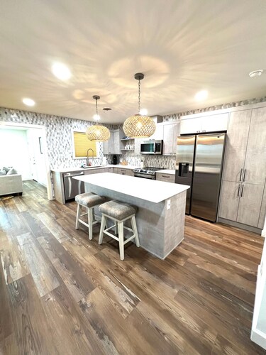 Sunflower Unit #3. 2-bedroom apartment in peaceful Corpus Christi.