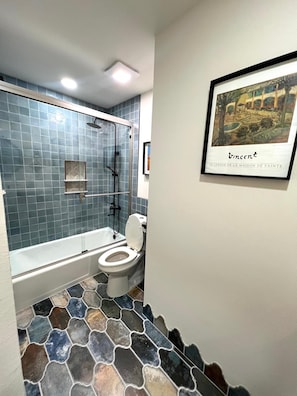 Shower, hair dryer, towels, toilet paper - Sunflower Unit #3. 2-bedroom apartment in peaceful Corpus Christi. (Corpus Christi)