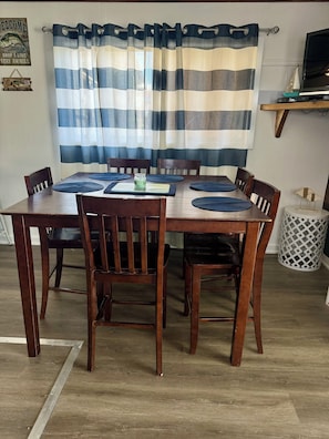 Dining - Ana's Houseboat Located In Venice Marina SLEEPS 10 (venice)