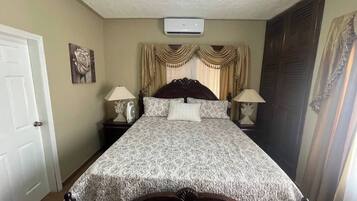 3 bedrooms, iron/ironing board, WiFi, bed sheets