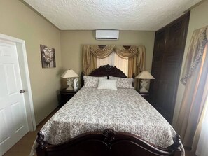 3 slaapkamers, een strijkplank/strijkijzer, wifi, beddengoed