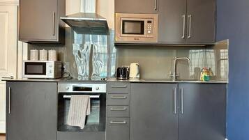 冰箱、微波炉、烤箱、洗碗机