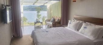 Cuihu Bay Homestay (Lugu Lake Daluoshui Wharf)