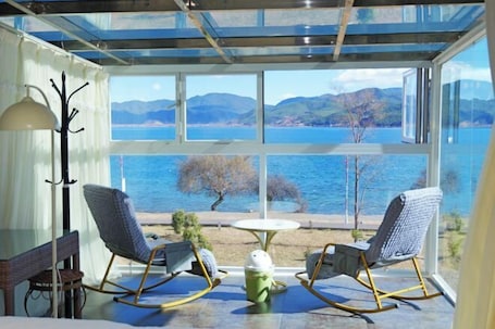 Room. Cuihu Bay Homestay (Lugu Lake Daluoshui Wharf)
