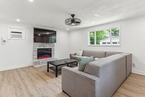 Télévision, cheminée