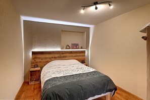 Fer et planche à repasser, Wi-Fi gratuit, draps fournis