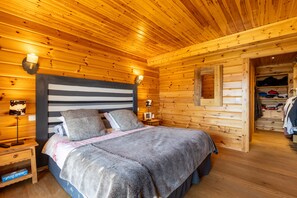 6 bedrooms, iron/ironing board, free WiFi, bed sheets