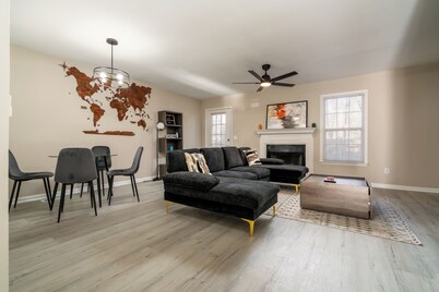 Spacious 2 BR Condo/Pool Access