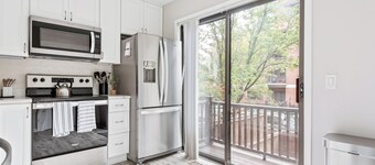 Luxurious Townhome ★ Heart of Arlington ★ Family-Friendly