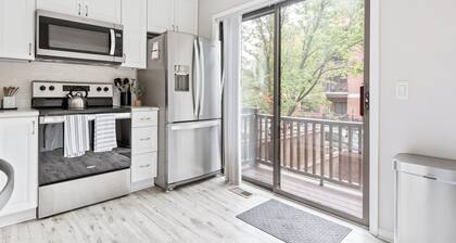 Luxurious Townhome ★ Heart of Arlington ★ Family-Friendly