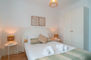 2 chambres, fer et planche à repasser, Wi-Fi gratuit, draps fournis