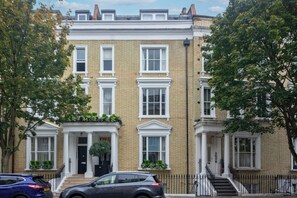 Lobby - Modern Kensington Apartments (London)