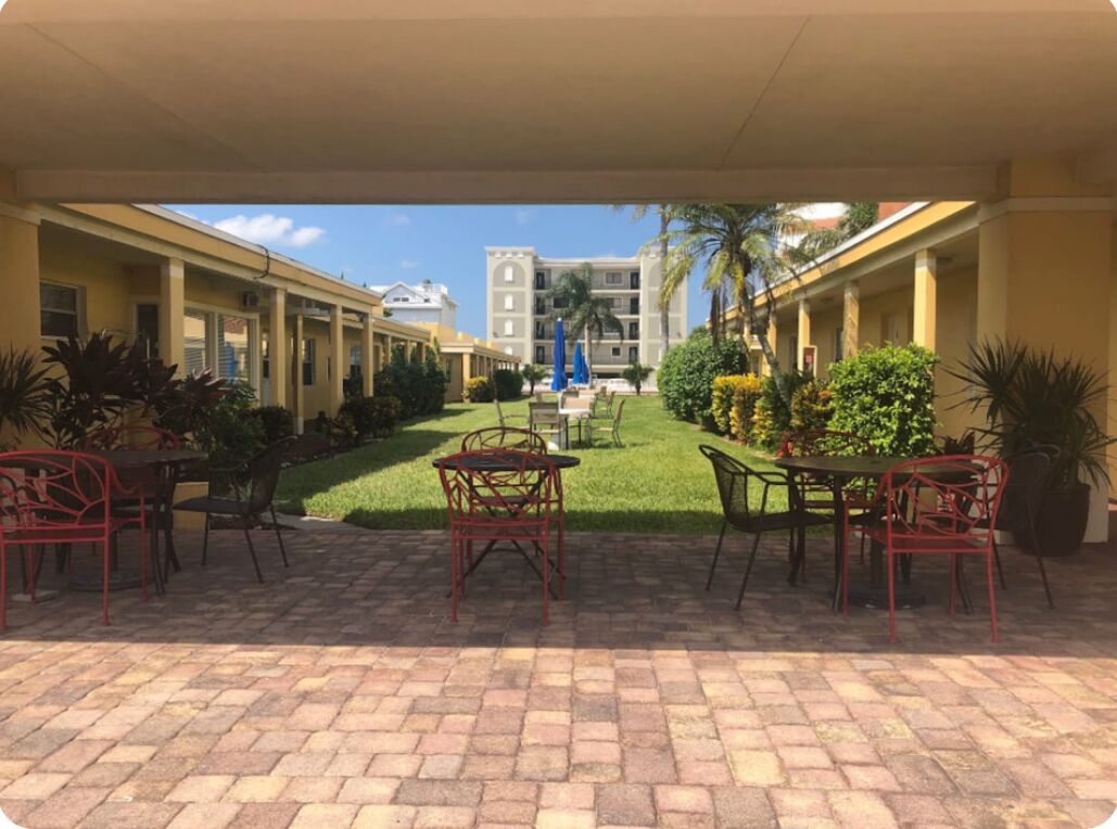 Cozy beachside efficiency condo in beautiful Redington Shores