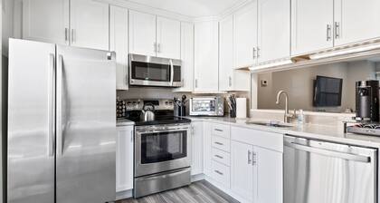 Elegant Townhome ★ Heart of Arlington ★ Kid & Pet-Friendly