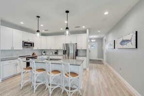 Toaster, dining tables - Welcome to Coastal Cove - A Luxurious Family Retreat in Panama City Beach (Panama City Beach)