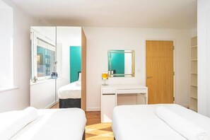 5 chambres, fer et planche à repasser, Wi-Fi gratuit, draps fournis