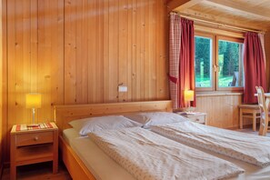 1 bedroom, free WiFi, bed sheets - Room 'Naturidyll Mitterbach 8' with Mountain View, Shared Garden and Wi-Fi (Weißenbach/Ahrntal)