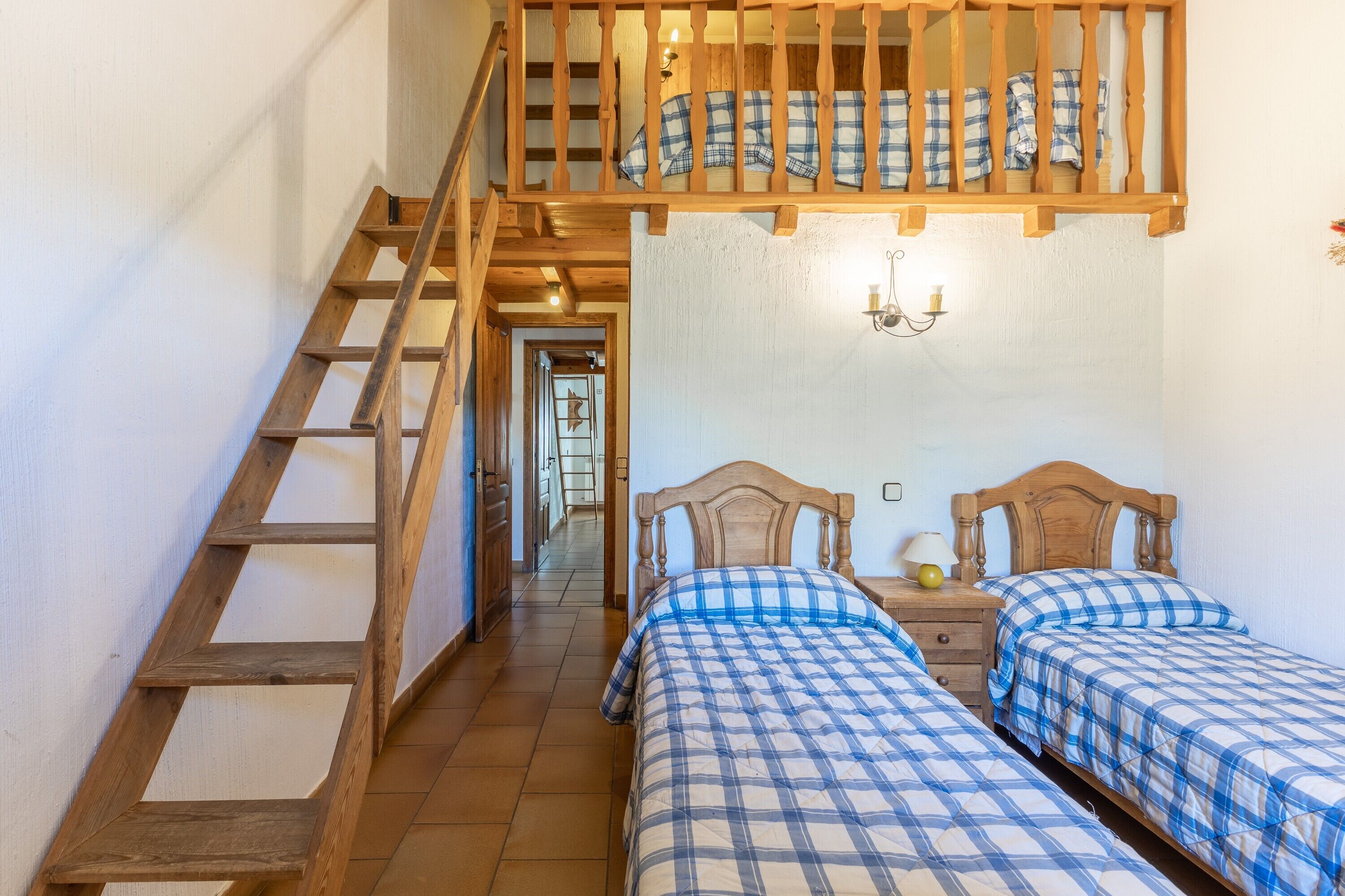 7 habitaciones, tabla de planchar con plancha y wifi gratis 